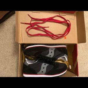 Men’s Saucony sneakers like new size 7